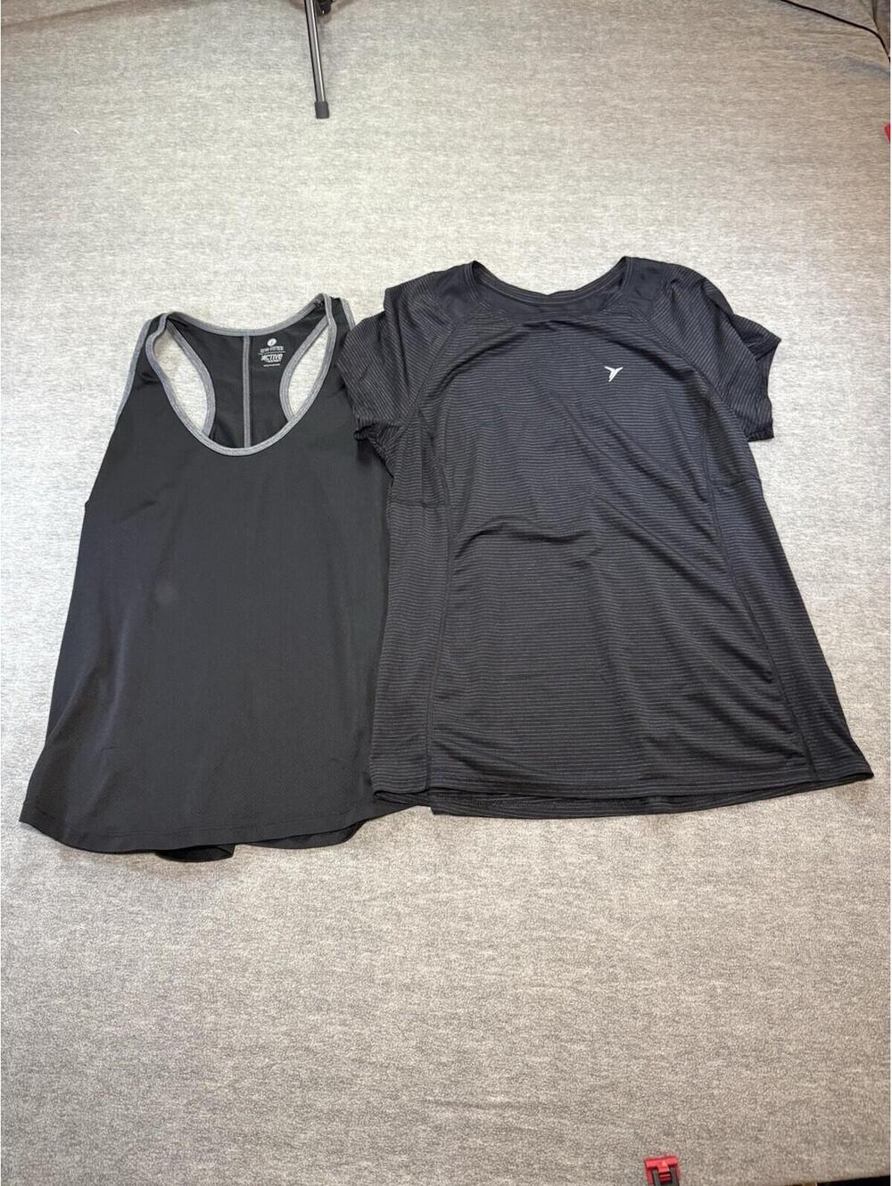 Old Navy LOT OF 2 Women’s Active Tops-Tank Top Large/T-Shirt Medium/Black